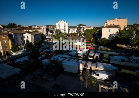 Un marché à Aubagne, France Banque D'Images