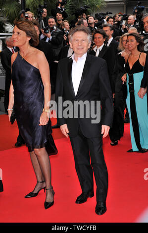 CANNES, FRANCE. 25 mai 2008 : Ministre de la Culture Christine Albanel (L) & directeur Roman Polanski lors du gala de clôture Cérémonie à la 61e International Film Festival de Cannes. © 2008 Paul Smith / Featureflash Banque D'Images