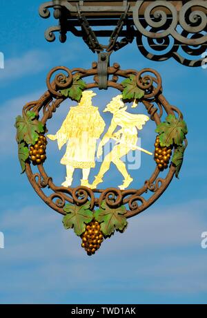 Bouclier du nez au restaurant Auerbachs Keller, figures de Faust et de Méphisto dans la vrille de la vigne, Leipzig, Saxe, Allemagne Banque D'Images