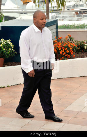 CANNES, FRANCE. 17 mai 2008 : Mike Tyson au photocall de son nouveau film 'Tyson' à la 61e International Film Festival de Cannes. © 2008 Paul Smith / Featureflash Banque D'Images