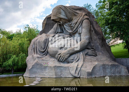VOLGOGRAD, RUSSIE - 26 MAI 2019 : mère en deuil sur Mamaïev Kourgan monument Banque D'Images