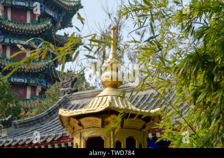 Le golden gourd instrument en face de la Taoist temple taoïste. Banque D'Images