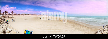 Valencia, Espagne - 29 Avril 2019 : vue panoramique de la plage de Malvarrosa à Valence. Banque D'Images