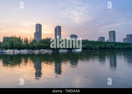 Vue de nuit de la ville lake Banque D'Images