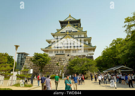 Osaka, Japon, 29th, Mai, 2017. Château d'Osaka, la tour centrale. Le château est l'un des sites les plus célèbres du Japon. Vue de jardin Nishinomaru. Banque D'Images