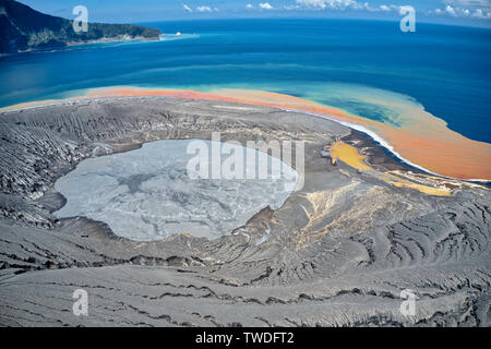 Une mise à jour d'Anak Krakatau le samedi 04 mai 2019. L'Île de Krakatoa (aussi connu sous le nom de "Krakatau") est situé près de l'île de Rakata dans Banque D'Images