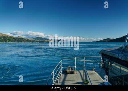 En passant par la French Pass à partir de l'Est, vers la baie de Tasman, Marlborough Sounds, en Nouvelle-Zélande. Banque D'Images