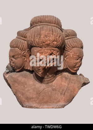 Sculpture archéologique de permanent Buste de Brahma, le créateur de la mythologie indienne figure à partir de la sixième siècle, grès rouge, Mathura, Uttar Prades Banque D'Images