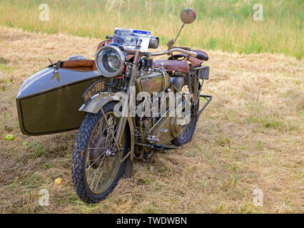 Harley Davidson 19 F vert avec side-car, construit 1919, Veldenz, Middle Mosel, Rhénanie-Palatinat, Allemagne Banque D'Images