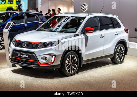 Paris, France, Octobre 02, 2018 : Facelift 2019 Suzuki Vitara 4e gen au Mondial Automobile de Paris, crossover compact voiture produite par Suzuki Banque D'Images