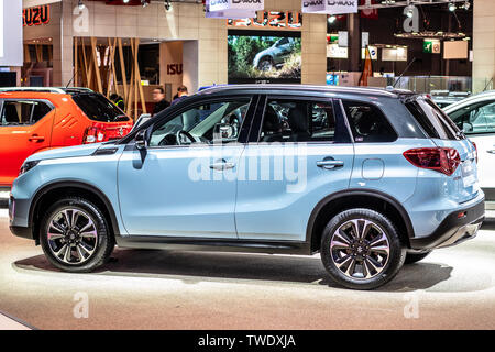 Paris, France, Octobre 02, 2018 : Facelift 2019 Suzuki Vitara 4e gen au Mondial Automobile de Paris, crossover compact voiture produite par Suzuki Banque D'Images