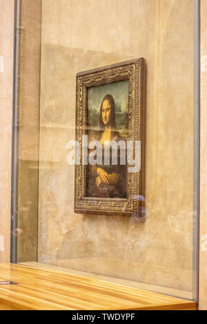 Paris, France, 07 Octobre 2018 : Louvre, pays le plus connu et le célèbre tableau La Joconde La Joconde Léonard de Vinci Banque D'Images