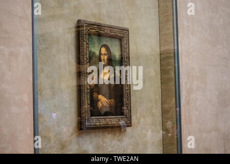 Paris, France, 07 Octobre 2018 : Louvre, pays le plus connu et le célèbre tableau La Joconde La Joconde Léonard de Vinci Banque D'Images