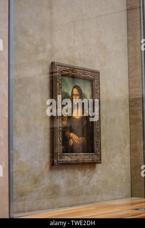 Paris, France, 07 Octobre 2018 : Louvre, pays le plus connu et le célèbre tableau La Joconde La Joconde Léonard de Vinci Banque D'Images