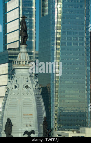 Hôtel de ville (©1901) JOHN MCARTHUR JR TECH COMCAST CENTER (©FOSTER & PARTNERS) 2018 COMCAST CENTER (©ROBERT UN M Stern 2008) Centre-ville de Philadelphie, en Pennsylvanie, USA Banque D'Images