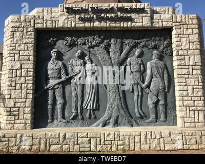 Windhuk, la Namibie. 04 Juin, 2019. Un mémorial au génocide des Herero et Nama (1904-1907) commis par les troupes coloniales allemandes dans le centre de la capitale namibienne Windhoek. L'inscription se traduit à haute voix : "Votre sang nourrit notre liberté". Credit : Jürgen Bätz/dpa/Alamy Live News Banque D'Images
