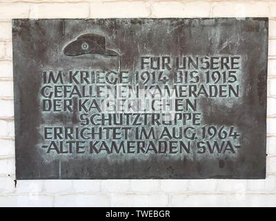 Windhuk, la Namibie. 04 Juin, 2019. Plaque commémorative pour les soldats allemands tombés de la troupe de protection impériale le bâtiment de l'ancienne forteresse dans le centre de la capitale namibienne Windhoek. Credit : Jürgen Bätz/dpa/Alamy Live News Banque D'Images