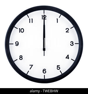 Horloge analogique classique pointant à 12 heures, isolé sur fond blanc Banque D'Images
