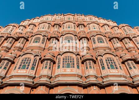 La Façade frontale de Hawa Mahal, le palais des vents, Jaipur, Rajasthan, Inde Banque D'Images