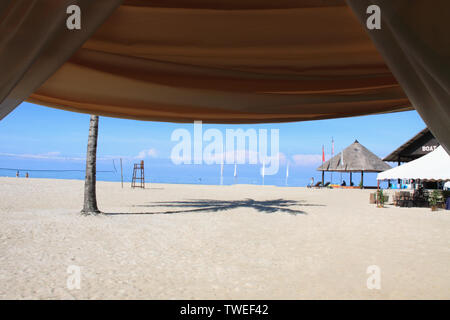 Ombre des palmiers sur la plage, Langkawi Island, Malaisie Banque D'Images