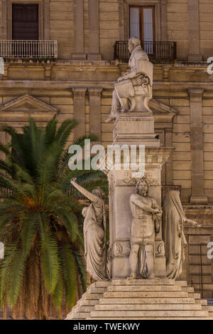 Monument de Vincenzo Bellini à Stesicoro, Catane, Sicile, Italie, Europe Banque D'Images