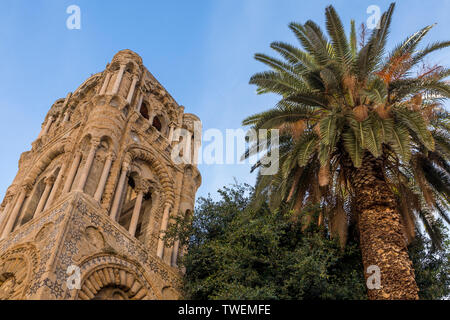 Tour de l'église Santa Maria dell'Ammiraglio église, Palerme, Sicile, Italie, Europe Banque D'Images