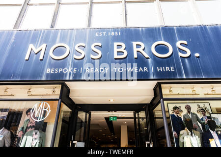 Moss Bros fashion store, Plymouth, Devon, Royaume-Uni, Angleterre, Moss Bros collection, Moss Bros signe, Moss Bros shop, Moss Bros, Moss Bros UK, Moss Bros mens Banque D'Images