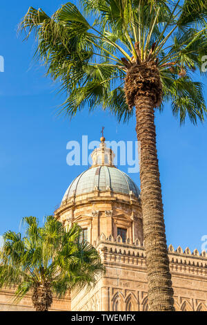 La cathédrale de Palerme de la Cupula vu depuis la cour intérieure, Palermo, Sicily, Italy, Europe Banque D'Images