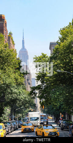 Empire State Building du Washington Square Park, 5e Avenue, New York City, New York, USA Banque D'Images