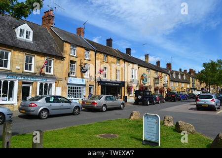 Moreton-in-Marsh, Gloucestershire, Royaume-Uni. Un village de la région des Cotswolds. Banque D'Images