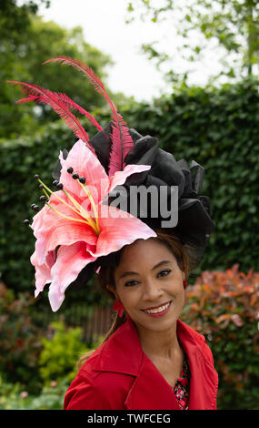 Ascot, Berkshire, Royaume-Uni. 20 Juin, 2019. Lily l'inspiration pour Carla Patron de Londres le jour trois de Royal Ascot, l''hippodrome d''Ascot. Credit : Maureen McLean/Alamy Live News Banque D'Images