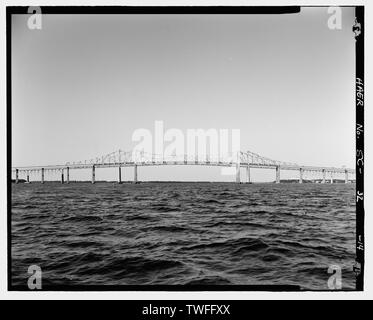 PLANAR VIEW DU CÔTÉ SUD DE LA RIVIÈRE COOPER SPAN AVEC PEARMAN BRIDGE EN PREMIER PLAN, FACE AU NORD, À PARTIR DE L'EAU - Grace Memorial Bridge, U.S. Route 17 enjambant la rivière Cooper et Town Creek , comté de Charleston, Charleston, SC ; Waddell et Hardesty ; McClintic-Marshall Company ; la Fondation ; Virginia Bridge et fer à repasser ; Entreprise C.E. Hillyer Company ; Caroline du sud Ministère des Transports ; Allen, Charles R ; Barkerding, Harry ; Grace, John P ; Sullivan, J Frank ; Cooper River Bridge, Inc. ; ministère de la guerre américain ; H.M. Byllesby et Société ; Shinners, J J ; Pohl, W H ; Allen, Charles K ; Isle of Palms, Inc. ; H Banque D'Images