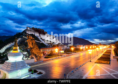 Lever du soleil sur le Palais du Potala à Lhassa, Tibet Banque D'Images