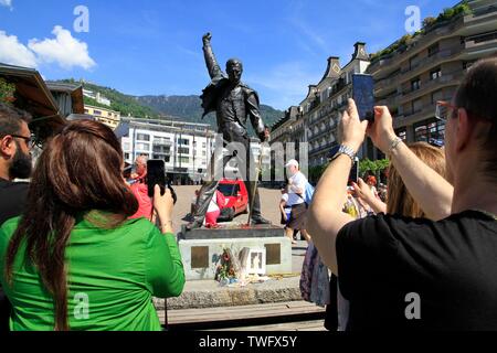 Statue de Freddie Mercury, chanteur du groupe Queen, à Montreux qui est une commune suisse du canton de Vaud Banque D'Images