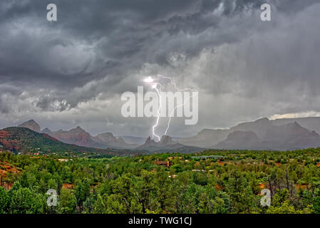 Plus de foudre Cibola Rock, Sedona, Arizona, United States Banque D'Images