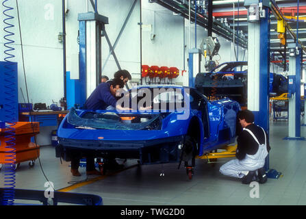 Usine Bugatti près de Modène en Italie en 1991. EB110 ligne de production. Banque D'Images