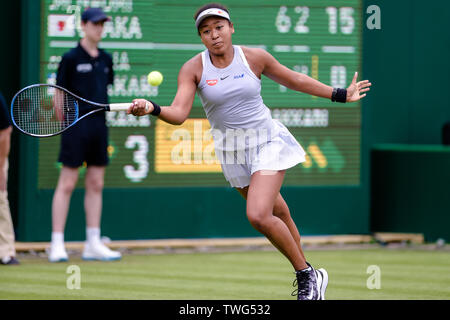 BIRMINGHAM, ANGLETERRE 17 juin Naomi de Osaka Japon en action contre Maria Sakkari de Grèce pendant la série de 32 à la Nature Valley Classic à Edgbaston, Birmingham Club Prieuré le mardi 18 juin 2019. (Crédit : Andy Whitehead | MI News) Banque D'Images