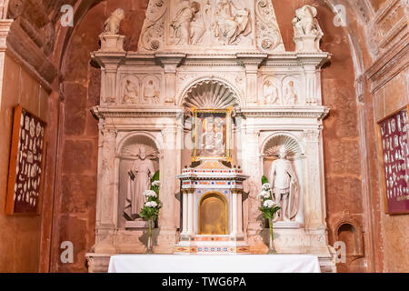 Esztergom, Hongrie - Mai 26, 2019 : Avis de la chapelle chapelle Bakócz (Annonciation) à l'intérieur de la basilique d'Esztergom. Basilique primatiale de la bienheureuse Virgi Banque D'Images