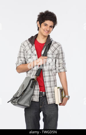 College student avec le sac et souriant Banque D'Images