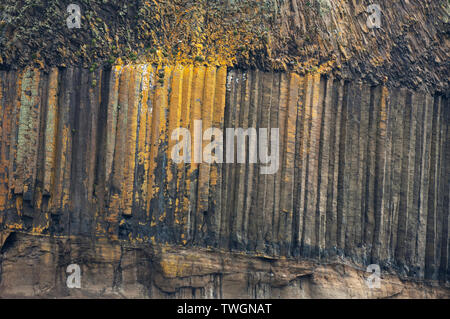 Des formations de roche de basalte de l'île de Staffa - Argyll, en Écosse. Banque D'Images