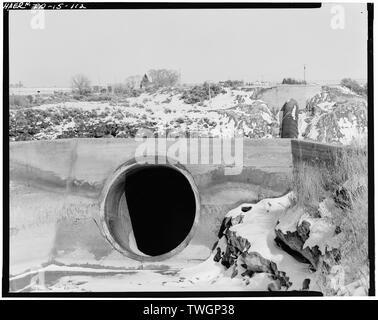 ROCK CREEK Canal de la ligne basse du siphon, Twin Falls Comté, AU SUD DE L'IDAHO KIMBERLY ; CÔTÉ SORTIE, à l'EST VUE. - Milner Barrage et Canal principal- Twin Falls Canal Company, sur la rivière Snake, 11 milles à l'ouest de la ville de Burley, Idaho, Twin Falls, ID, Twin Falls Comté Banque D'Images