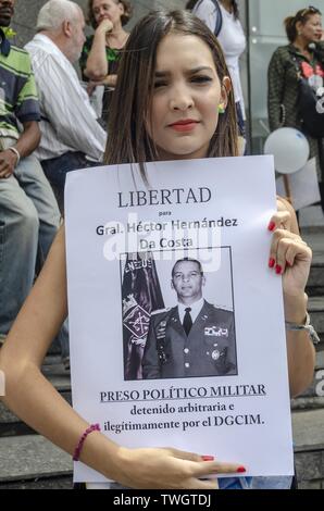 20 juin 2019 - Caracas, Venezuela - Miranda, membre de la famille d'un des prisonniers politiques vénézuéliens à la protestation. Ce jeudi, 20 juin, l'organisation pénale Foro a exigé la libération de tous les prisonniers politiques vénézuéliens, dans le contexte de la visite du Haut Commissaire aux droits de l'homme, Michelle Bachelet. L'activité a eu lieu dans les locaux du PNUD (Programme des Nations Unies pour le développement) siège à Los Palos Grandes, Caracas. Venezuela (crédit Image : © Jimmy Villalta/Zuma sur le fil) Banque D'Images