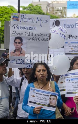 20 juin 2019 - Caracas, Venezuela - Miranda, membre de la famille d'un des prisonniers politiques vénézuéliens à la protestation. Ce jeudi, 20 juin, l'organisation pénale Foro a exigé la libération de tous les prisonniers politiques vénézuéliens, dans le contexte de la visite du Haut Commissaire aux droits de l'homme, Michelle Bachelet. L'activité a eu lieu dans les locaux du PNUD (Programme des Nations Unies pour le développement) siège à Los Palos Grandes, Caracas. Venezuela (crédit Image : © Jimmy Villalta/Zuma sur le fil) Banque D'Images