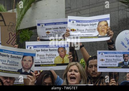 20 juin 2019 - Caracas, Venezuela - Miranda, membre de la famille d'un des prisonniers politiques vénézuéliens à la protestation. Ce jeudi, 20 juin, l'organisation pénale Foro a exigé la libération de tous les prisonniers politiques vénézuéliens, dans le contexte de la visite du Haut Commissaire aux droits de l'homme, Michelle Bachelet. L'activité a eu lieu dans les locaux du PNUD (Programme des Nations Unies pour le développement) siège à Los Palos Grandes, Caracas. Venezuela (crédit Image : © Jimmy Villalta/Zuma sur le fil) Banque D'Images