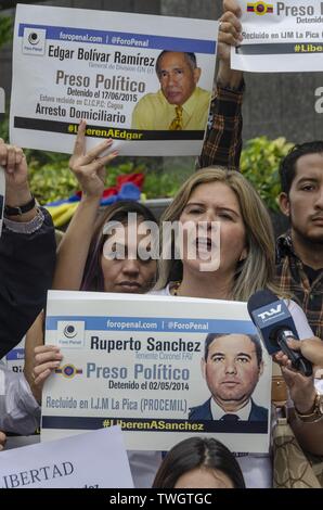 20 juin 2019 - Caracas, Venezuela - Miranda, membre de la famille d'un des prisonniers politiques vénézuéliens à la protestation. Ce jeudi, 20 juin, l'organisation pénale Foro a exigé la libération de tous les prisonniers politiques vénézuéliens, dans le contexte de la visite du Haut Commissaire aux droits de l'homme, Michelle Bachelet. L'activité a eu lieu dans les locaux du PNUD (Programme des Nations Unies pour le développement) siège à Los Palos Grandes, Caracas. Venezuela (crédit Image : © Jimmy Villalta/Zuma sur le fil) Banque D'Images