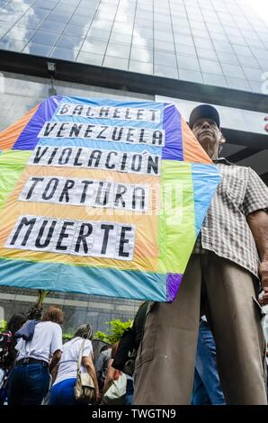 20 juin 2019 - Caracas, Venezuela, Miranda - ce jeudi, 20 juin, l'organisation pénale Foro a exigé la libération de tous les prisonniers politiques vénézuéliens, dans le contexte de la visite du Haut Commissaire aux droits de l'homme, Michelle Bachelet. L'activité a eu lieu dans les locaux du PNUD (Programme des Nations Unies pour le développement) siège à Los Palos Grandes, Caracas. Venezuela (crédit Image : © Jimmy Villalta/Zuma sur le fil) Banque D'Images