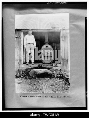 Moulin à Sucre Meyer RW- 1876-1889. Le moteur et la chaufferie, ca. 1881. Type de locomotive, le feu-tube, chaudière, n° portable Je modèle. Fabriqué par Ames Iron Works, Oswego, New York, 1879. 120 lb-po2 la pression de travail, 66 m² de surface de chauffage en tubes. Voir l'historique- vue, 1934, à partir de T.T. Collection Waterman Hawaiien, Association des planteurs de sucre. Vue montre le moteur et structure de chaufferie intacts. L'eau et manomètre à droite de la chaudière sont en état plus complète qu'en 1978. - R. W. Meyer Moulin à Sucre, la State Route 47, Kualapuu, comté de Maui, HI Banque D'Images