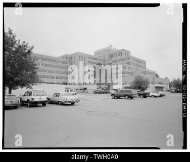 L'arrière (côté nord) - Fitzsimons General Hospital, l'hôpital principal de bâtiment, Charlie Kelly Boulevard, côté nord, à l'intersection de Sharon A. Lane Drive, Aurora, comté d'Adams, CO Banque D'Images