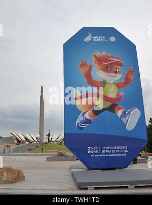 20/06/2019. Minsk. Le Bélarus. Le Musée d'état de l'histoire de la Grande Guerre Patriotique avec un poster à l'extérieur de Minsk2019. Vues de Minsk au cours de la 2019 jeux européens. Minsk. Le Bélarus. 20/06/2019. Banque D'Images