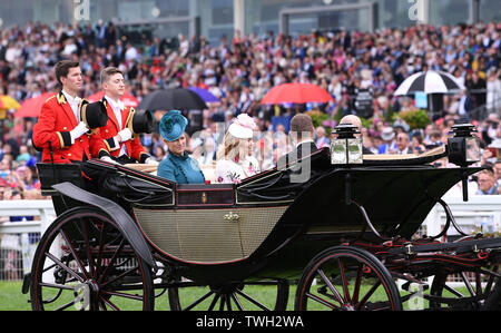 L'hippodrome d'Ascot, Ascot, UK. 20 Juin, 2019. Royal Ascot Course de chevaux ; Mike Tindall, Peter Phillips et leurs femmes Zara Phillips et Phillips de l'automne arrivent à Royal Ascot : Action Crédit Plus Sport/Alamy Live News Banque D'Images